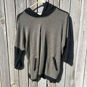 Misia hoodie short sleeve front pocket thin size medium
